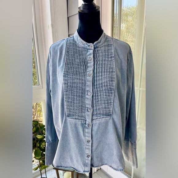 Quince Distressed denim tuxedo shirt, 100% cotton
Size LG in good condition - Picture 4 of 11